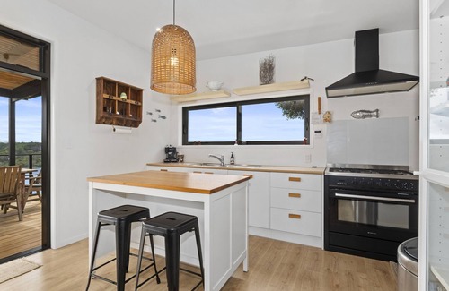 Te Tii Maison | Tapuaetahi Beach Marvel - Te Tii Holiday Home