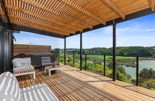 Te Tii Maison | Tapuaetahi Beach Marvel - Te Tii Holiday Home