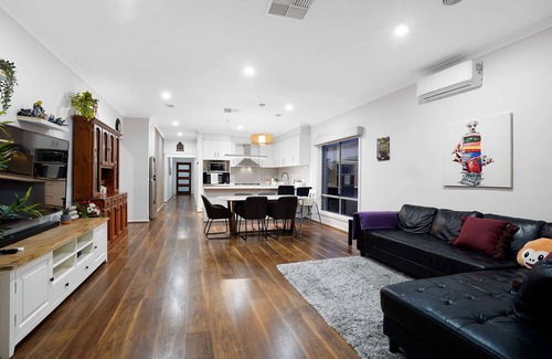 Tarneit Maison | Tarneit Grove Family Home with Home Theater