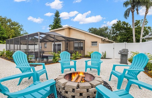 Tarpon Springs Maison | Tarpon Fun'n the Sun Beach Getaway with your own Private Pool