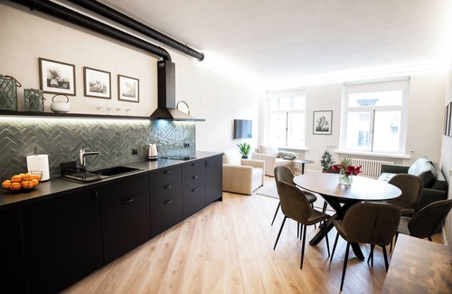 Old Town Appartement | tARTuStays artist Viktoria Berešna decorated apartment with AC in fabulous Tartu