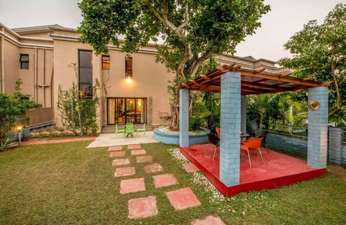 Raichak Appartement | Taruchaya by VEO - Part of StayVista