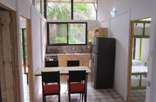 Parrita Maison | Tarzan Jungle Home - Tyrolienne, piscine, toboggan, climatisation, Wifi rapide!
