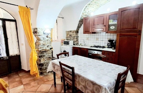 Terzorio Appartement | Séjour romantique dans un ancien village en bord de mer! Wi-Fi