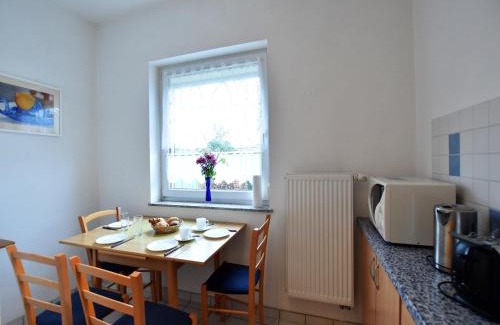 Alt Gaarz Appartement | Tasteful Apartment in Rerik Germany with Garden