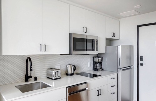 Minor Appartement | Tasteful Capitol Hill Studio w/ Patio & W/D, Walkable Area, by Blueground