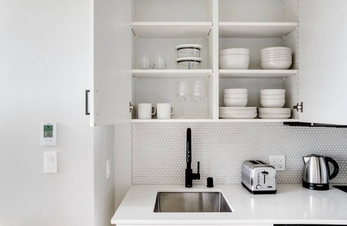 Minor Appartement | Tasteful Capitol Hill Studio w/ Patio & W/D, Walkable Area, by Blueground