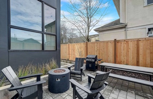 Minor Appartement | Tasteful Capitol Hill Studio w/ Patio & W/D, Walkable Area, by Blueground