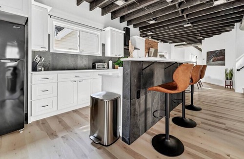 Lakeview Maison | Tasteful Full Home Dtown Buffalo