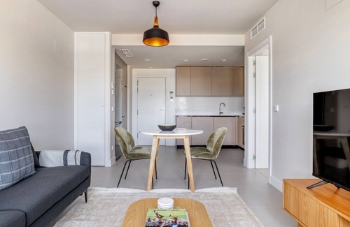 Imperial Appartement | Tasteful Imperial 1BR w/ Gym, Pool & Doorman, near Parks, by Blueground