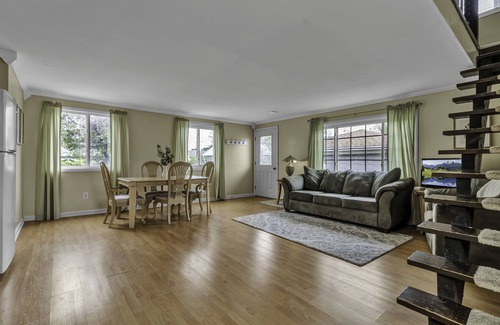 Tonawanda Appartement | Tasteful loft, work-friendly