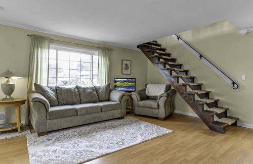 Tonawanda Appartement | Tasteful loft, work-friendly