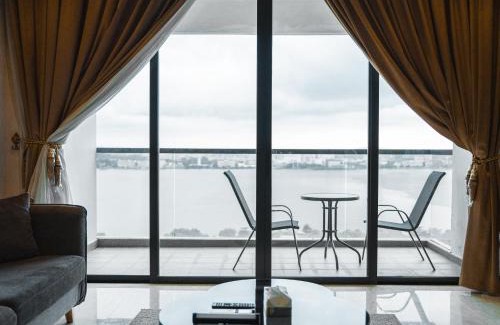 Masai Appartement | Tasteful Marina View 3BR Permas w Balcony Seaview Permas by Our Stay