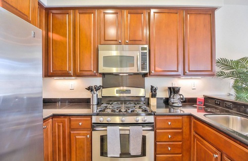 Newhall Maison | Tasteful San Jose 2BR Townhouse w/ Patio, nr Newhall Park, by Blueground