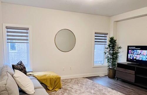 Mount Hope Maison | Tastefully furnished brand new 4bedrooms, 3.5 baths guesthouse (Fresh & Clean)