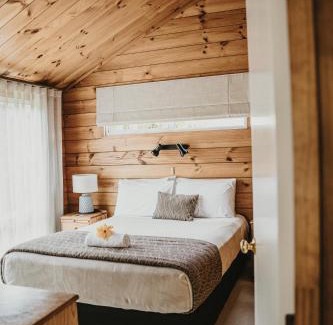 Hahei Cabine | Tatahi Lodge Beach Resort