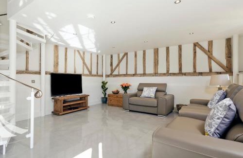 Pattiswick Maison | Tatters Barn