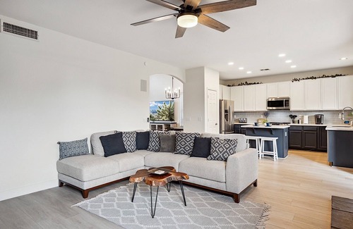 Tatum Highlands Maison | Tatum Highlands - Dog Friendly! Modern home w/Gym