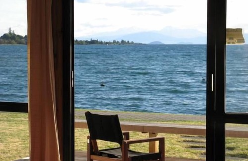 Hilltop Maison | Taupo Central, Lake Front, Hot Water Beach.