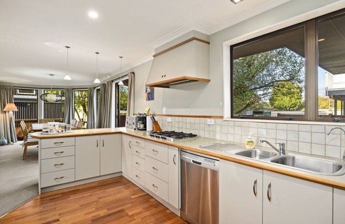 Richmond Heights Cottage | Taupo Escape - Maison de vacances Rainbow Point