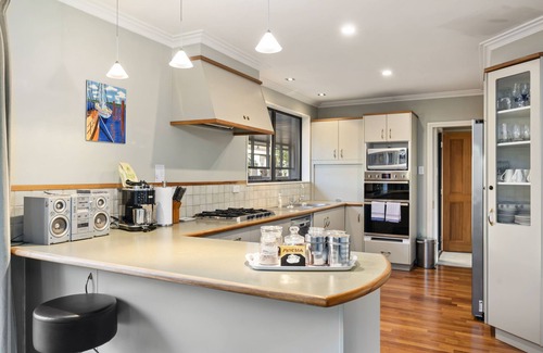 Richmond Heights Cottage | Taupo Escape - Maison de vacances Rainbow Point