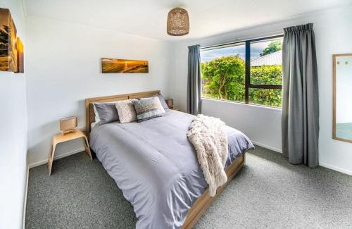 Hilltop Maison | Taupo Gem - Cozy & Private retreat