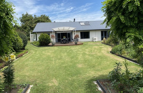 Tauranga Maison | Tauranga Tropical Avocado Orchard Escape Ohauiti