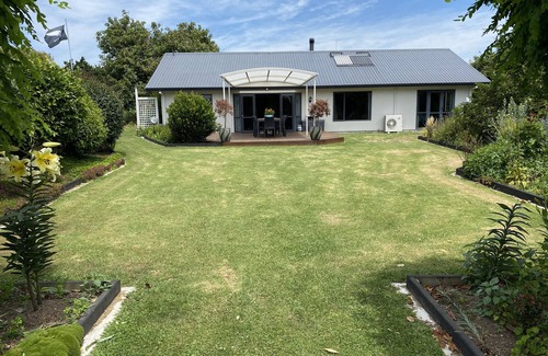 Tauranga Maison | Tauranga Tropical Avocado Orchard Escape Ohauiti