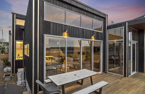 Pyes Pa Maison | Tauriko Retreat - Tauranga Holiday Home, TAURANGA