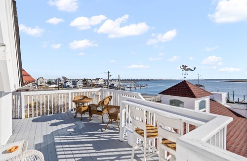 Somers Point Maison | TAVERN ON THE BAY HOTEL - Bugsy Siegel Suite