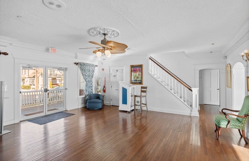 Somers Point Maison | TAVERN ON THE BAY HOTEL - Bugsy Siegel Suite