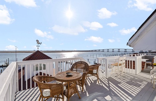 Somers Point Maison | TAVERN ON THE BAY HOTEL- Albert Anastasia Suite