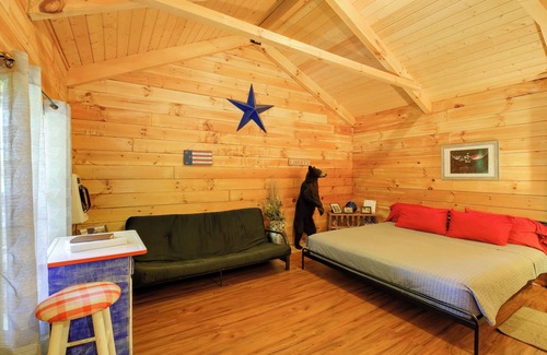 Southern Appartement | Tazewell Cabin Escape w/ Charcoal Grill & Fire Pit