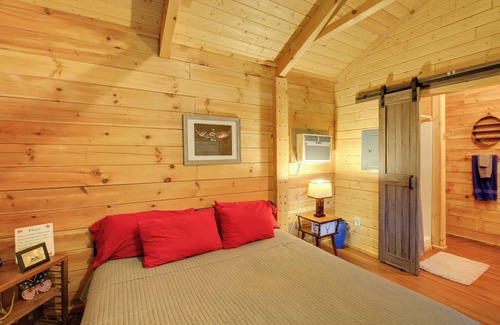 Southern Appartement | Tazewell Cabin Escape w/ Charcoal Grill & Fire Pit