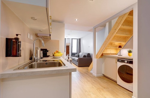 Quartier de la Porte-Saint-Denis Appartement | TBS 252- Appartement en mezzanine au cœur de Paris