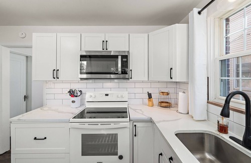 Sewickley Maison | tCharming Sewickley Village House, 2BR + Office/Futon, Walk to Shops