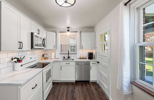 Sewickley Maison | tCharming Sewickley Village House, 2BR + Office/Futon, Walk to Shops