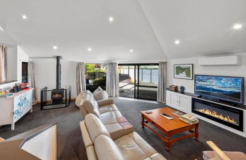 Taupo Maison | Te Aroha Whare, Cozy 3BR Retreat With Garage and BBQ