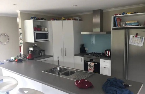 Te Horo Beach Maison | Te Horo - Large House Close to Beach and Amenities