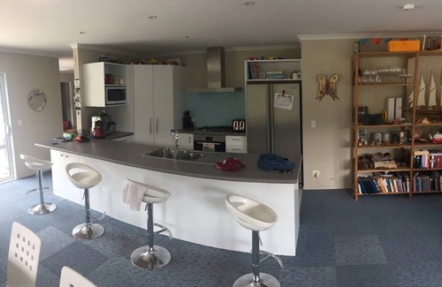 Te Horo Beach Maison | Te Horo - Large House Close to Beach and Amenities