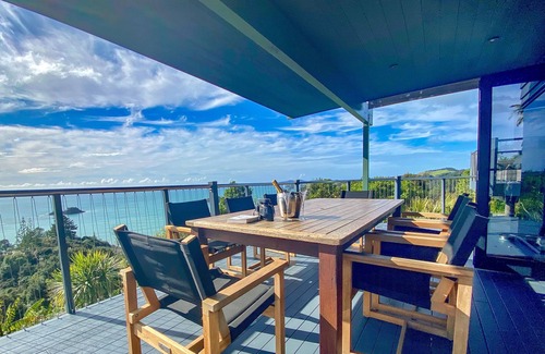 Te Ngaire Maison | Te Koha luxury hillside beach estate set on 1.6 acres: House and Villa