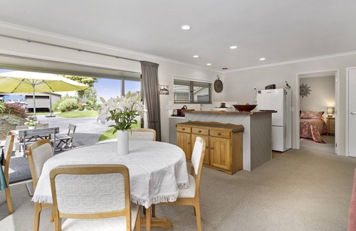 Lake Tarawera Cottage | Rainbow Cottage - Lac Tarawera Cottage