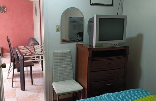Los Martires Hôtel | Te ofrecemos un espacio familiar muy bien amoblado donde puedas descansar.