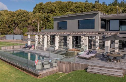 Whangapoua Maison | Te Punga Lodge - Whangapoua Beach Luxury Villa