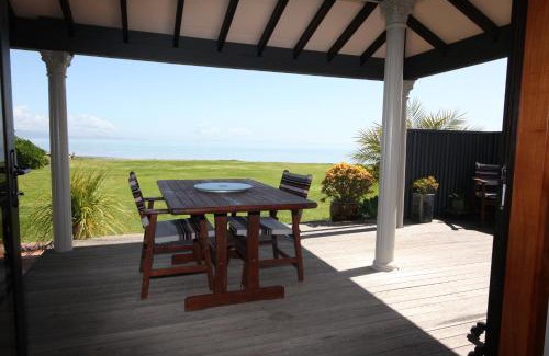 Te Puru Cabine | Te Puru Beach Lodge