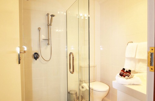 Te Puru Cabine | Te Puru Beach Lodge
