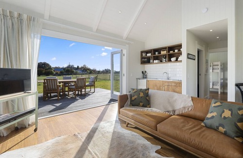 Martinborough Maison | Te Whare Hipi - Martinborough Holiday Home