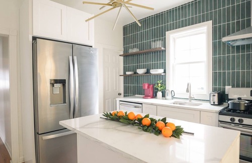 Elizabeth Appartement | Teal Lux: New 2-bedroom apartment in downtown Elizabeth with AC, WiFi