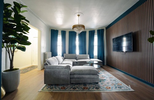 Elizabeth Appartement | Teal Lux: New 2-bedroom apartment in downtown Elizabeth with AC, WiFi