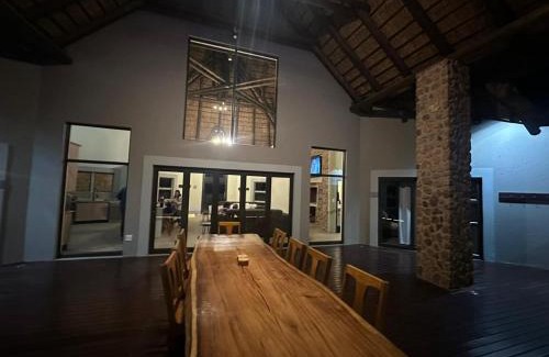 Bela-Bela Chalet De Ski | Tebuah Private Lodge, Mabalingwe